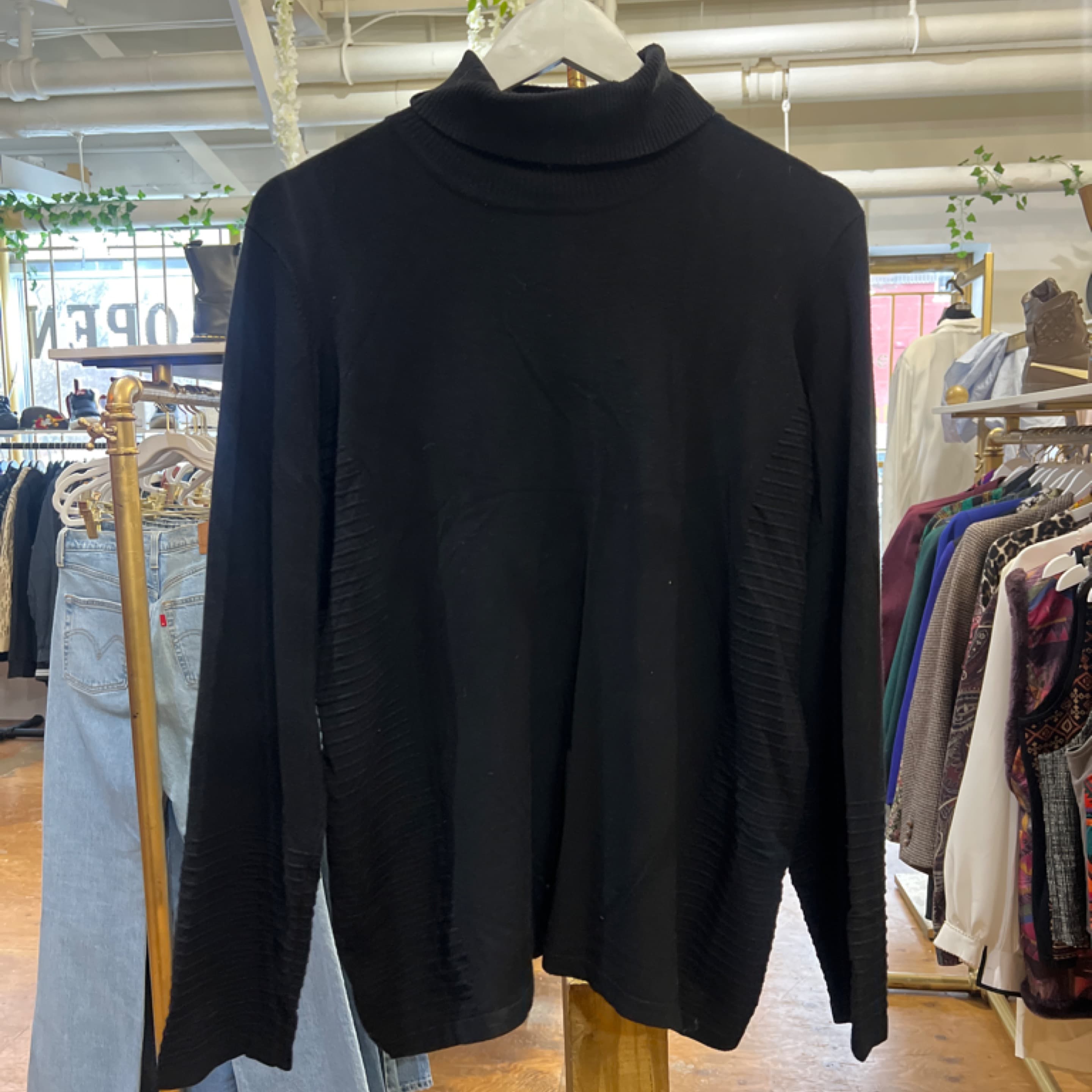 Conrad C Black Turtleneck Sweater M