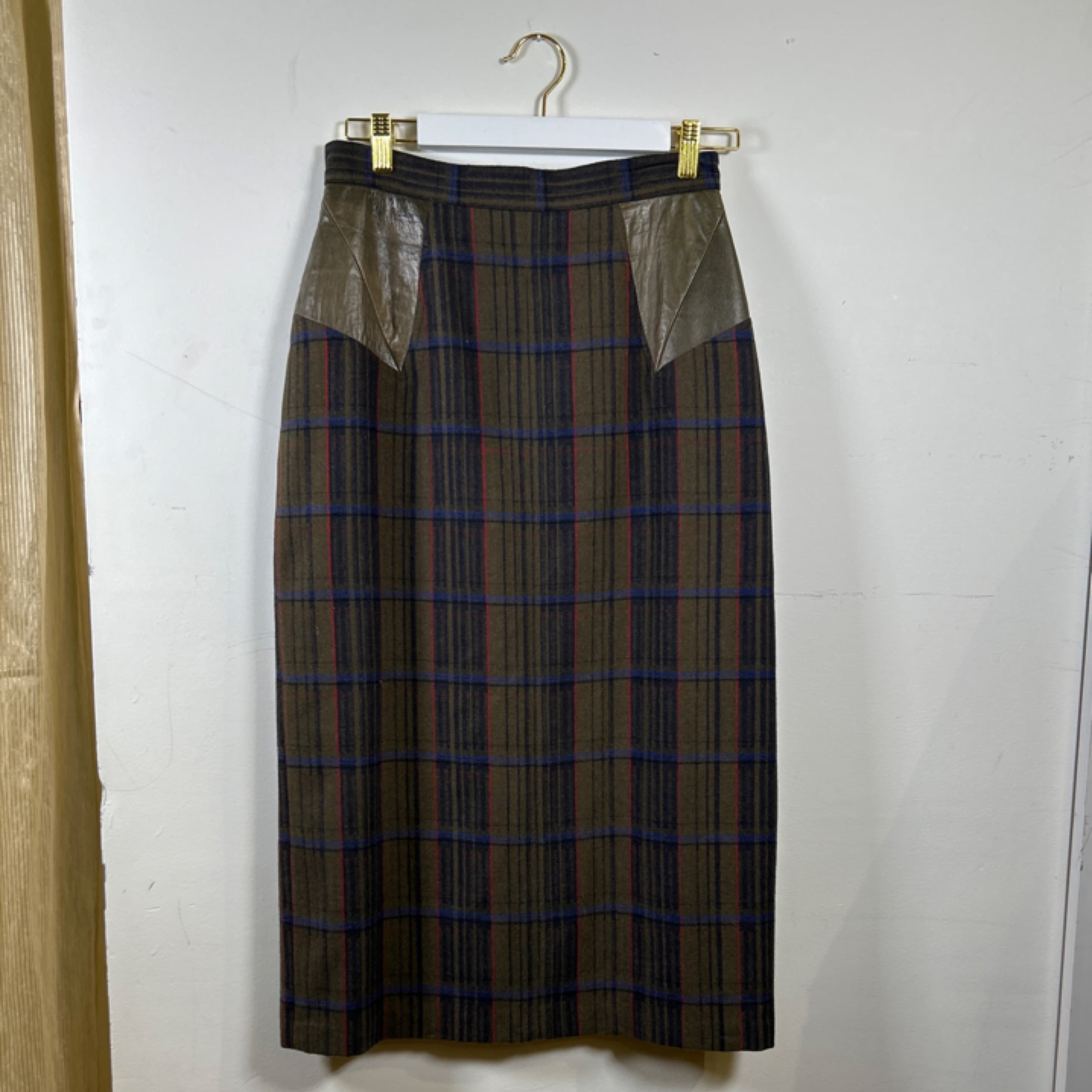 Long plaid skirt with leather details